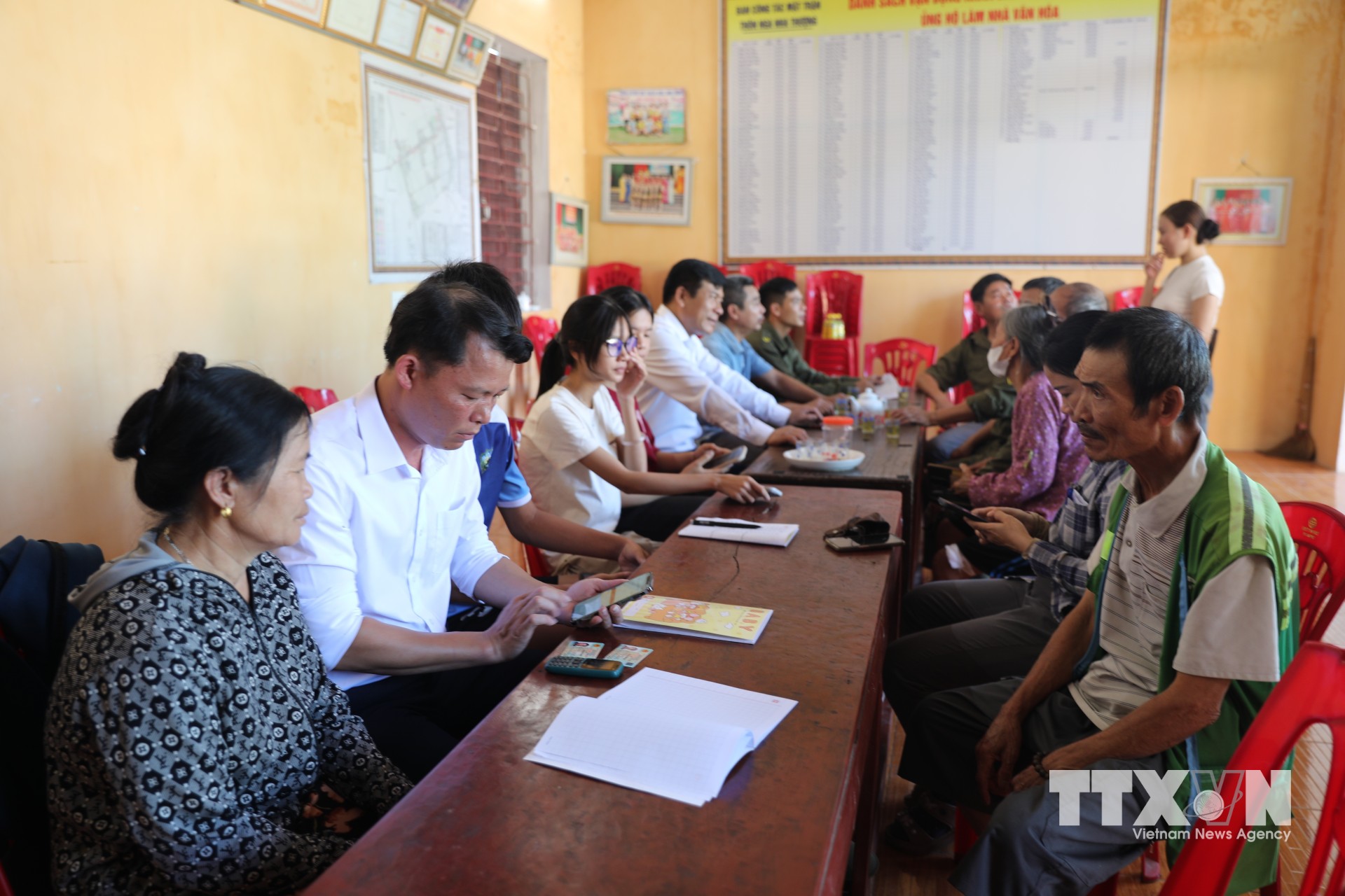 Đến nay, xã An Nông đã đồng bộ thành công 32.414 thửa đất lên VNLIS, trong đó 6.416 thửa được đồng bộ với Cơ sở dữ liệu quốc gia về dân cư của Bộ Công an. (Ảnh: Khiếu Tư/ TTXVN)